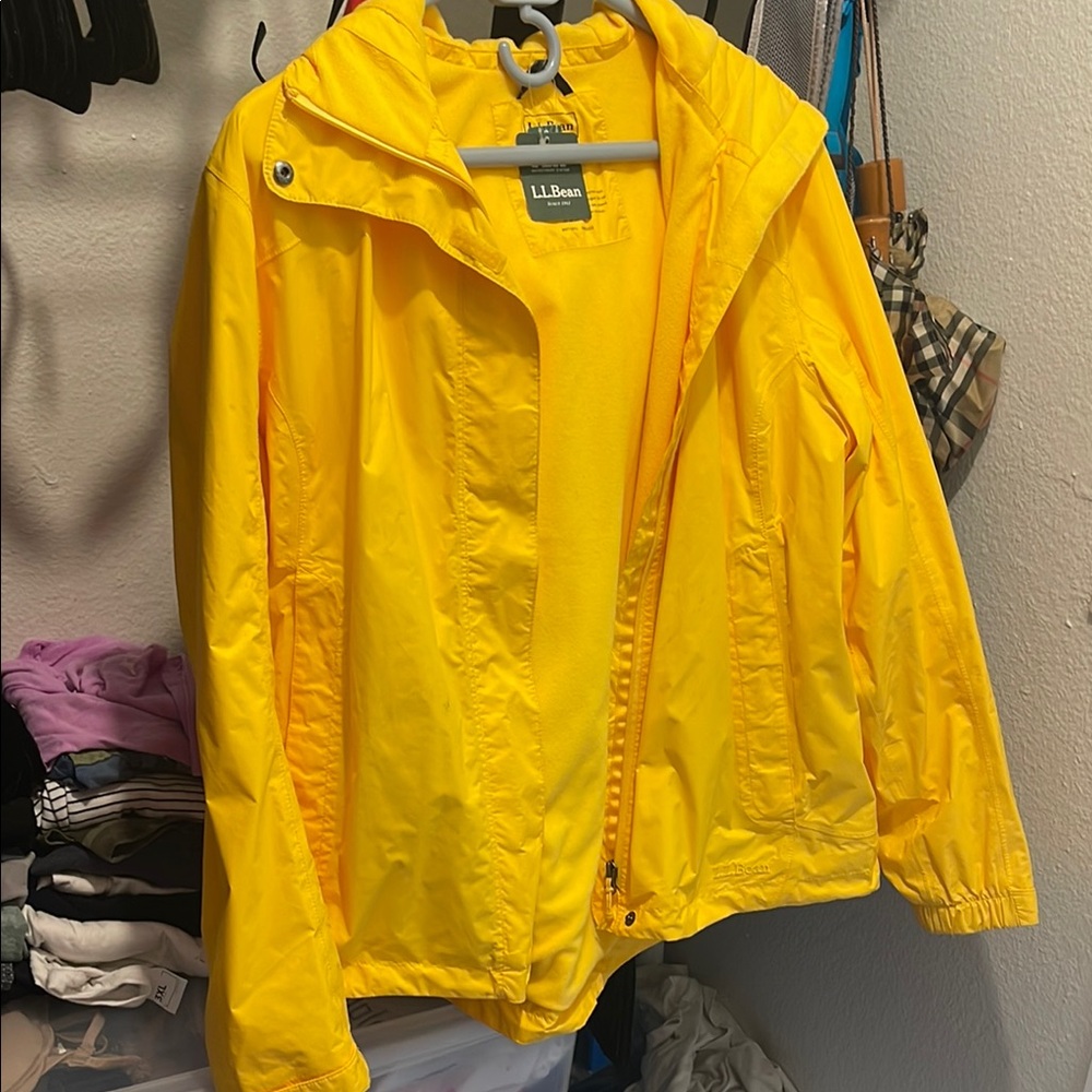 LL BEAN yellow size large hooded rain jacket